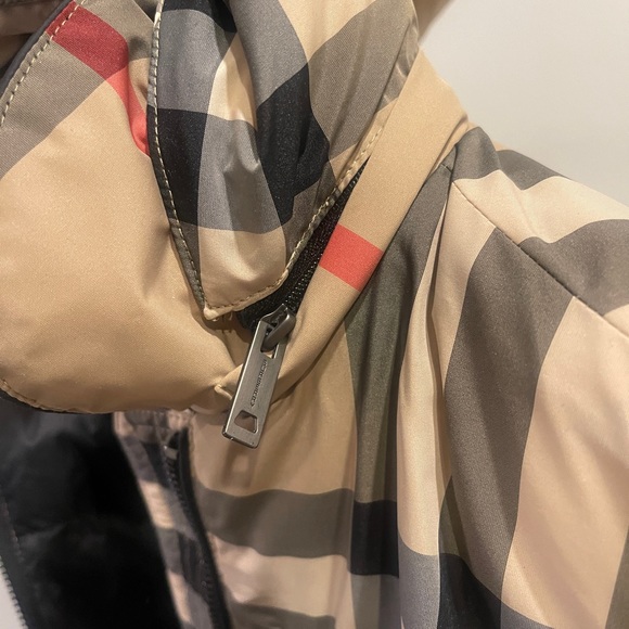 Burberry Youth Vest - Size 14 can fit women’s XS - Picture 3 of 9